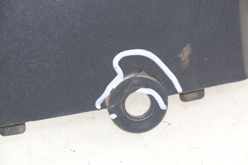 photo de FLANC POSTERIORE SINISTRO DAELIM S2 125 (2006 - 2007) - Marcature e riferimenti originali