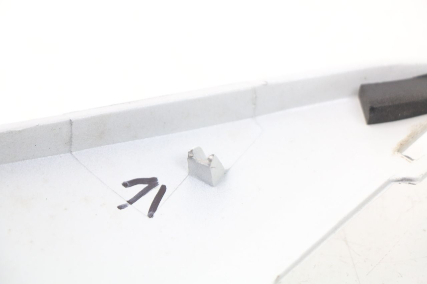 photo de FLANC POSTERIORE SINISTRO DAELIM S3 125 (2010 - 2017) - Zoom sullo stato d'uso