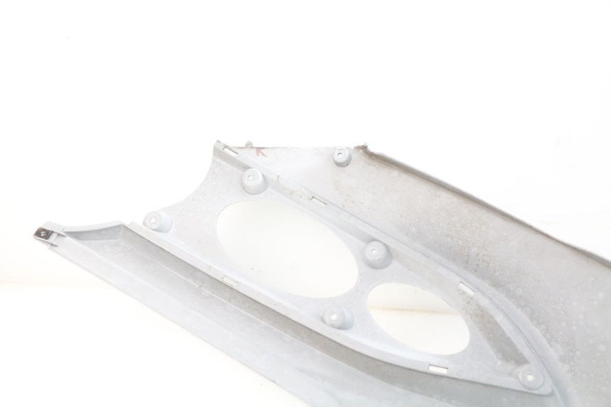 photo de FLANC POSTERIORE SINISTRO DAELIM S3 125 (2010 - 2017) - Primo piano tecnico