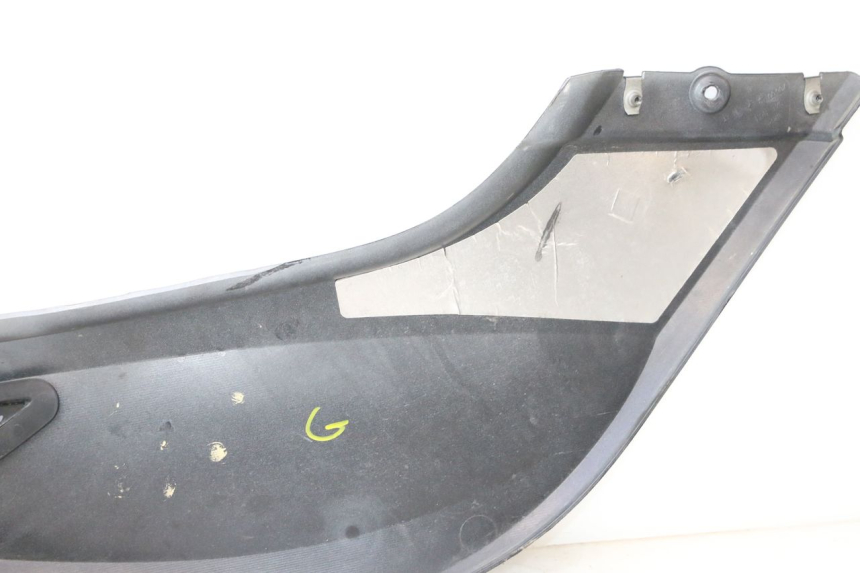 photo de CARENA POSTERIORE SINISTRA CAN-AM SPYDER RS 1000 (2008 - 2012) - Dettagli dei punti di fissaggio