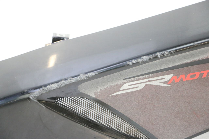 photo de CARENA POSTERIORE SINISTRA APRILIA SR MOTARD 50 (2012 - 2018) - Primo piano tecnico