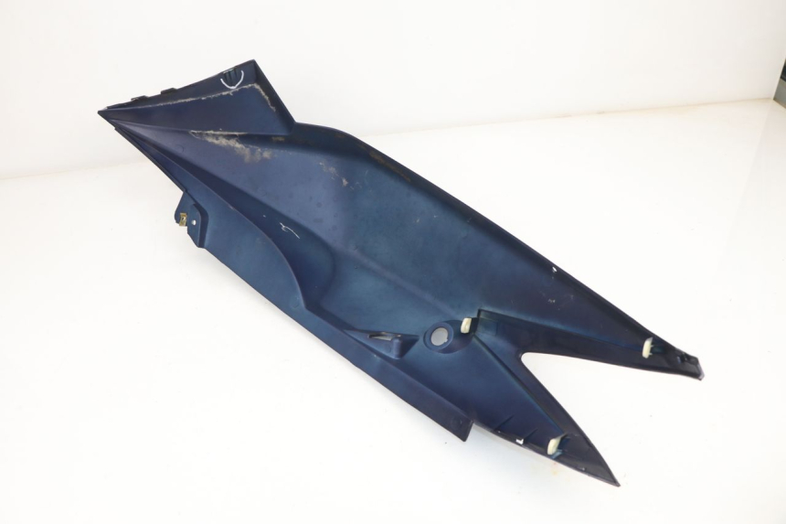 photo de CARENA POSTERIORE SINISTRA PEUGEOT SUM UP 125 (2008 - 2013) - Primo piano tecnico