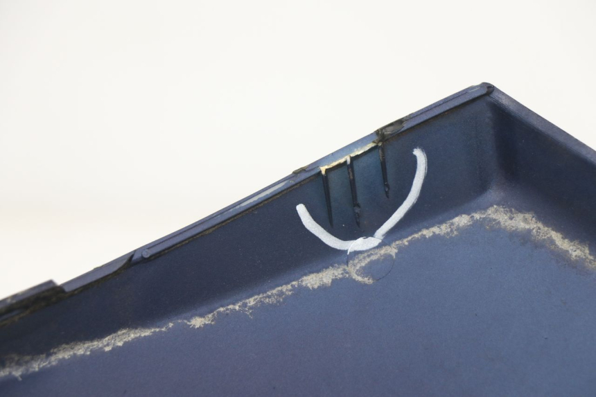 photo de CARENA POSTERIORE SINISTRA PEUGEOT SUM UP 125 (2008 - 2013) - Dettagli dei punti di fissaggio