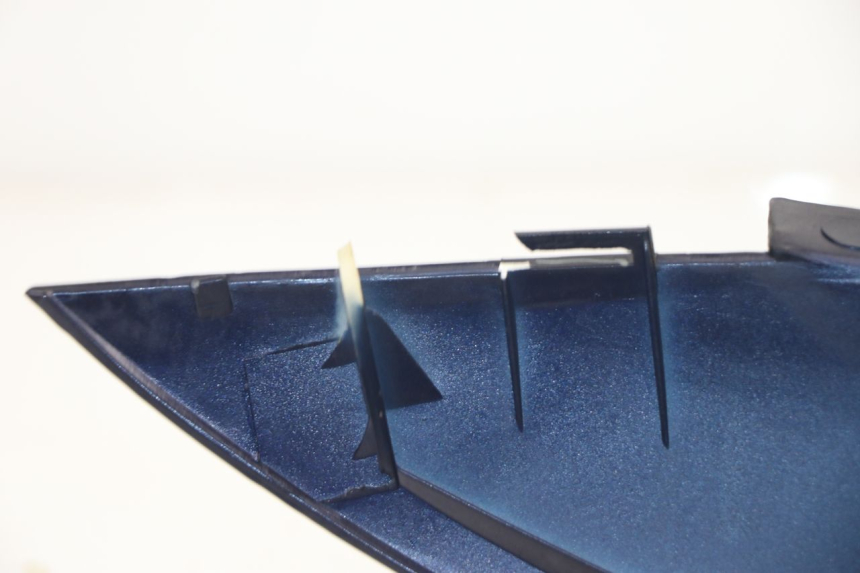 photo de CARENA POSTERIORE SINISTRA PEUGEOT SUM UP 125 (2008 - 2013) - Stato della superficie e materiale