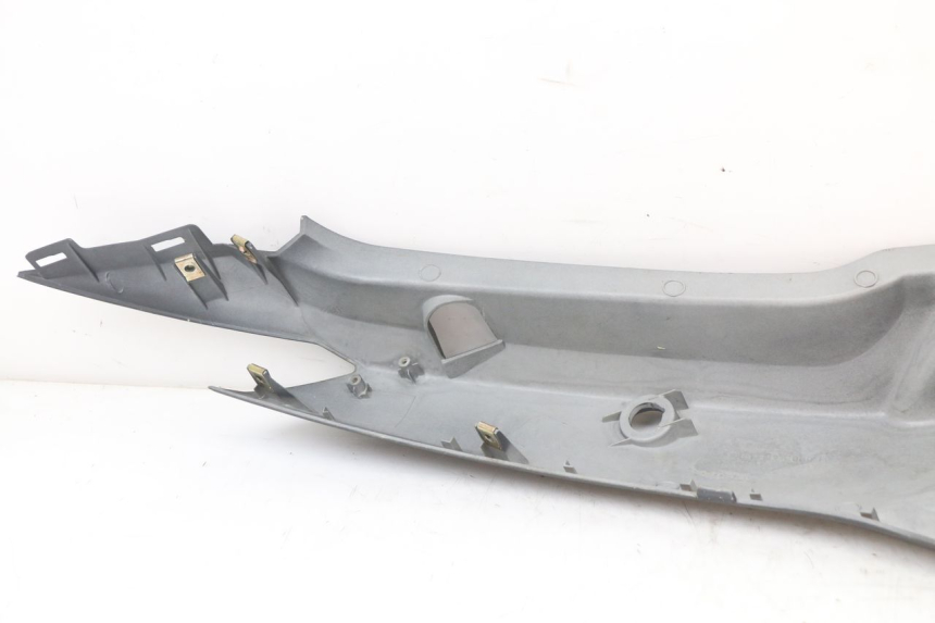 photo de CARENA POSTERIORE SINISTRA KYMCO SUPER 8 4T 50 (2018 - 2020) - Dettagli dei punti di fissaggio