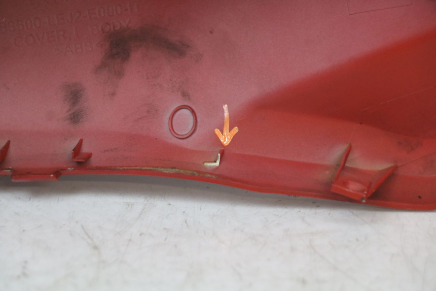 photo de CARENA POSTERIORE SINISTRA KYMCO SUPER 8 125 (2008 - 2015) - Ricambio usato controllato