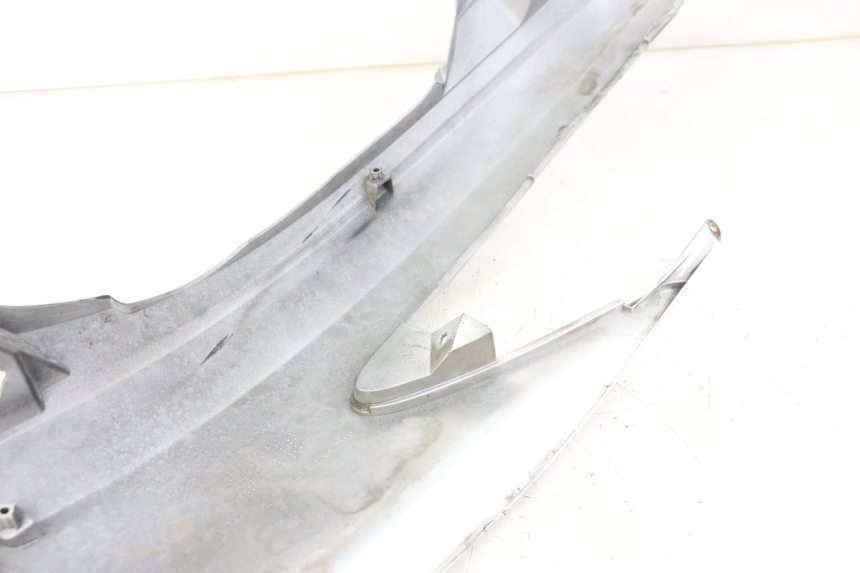 photo de CARENA POSTERIORE SINISTRA SUZUKI BURGMAN 125 (2007 - 2014) - Primo piano tecnico