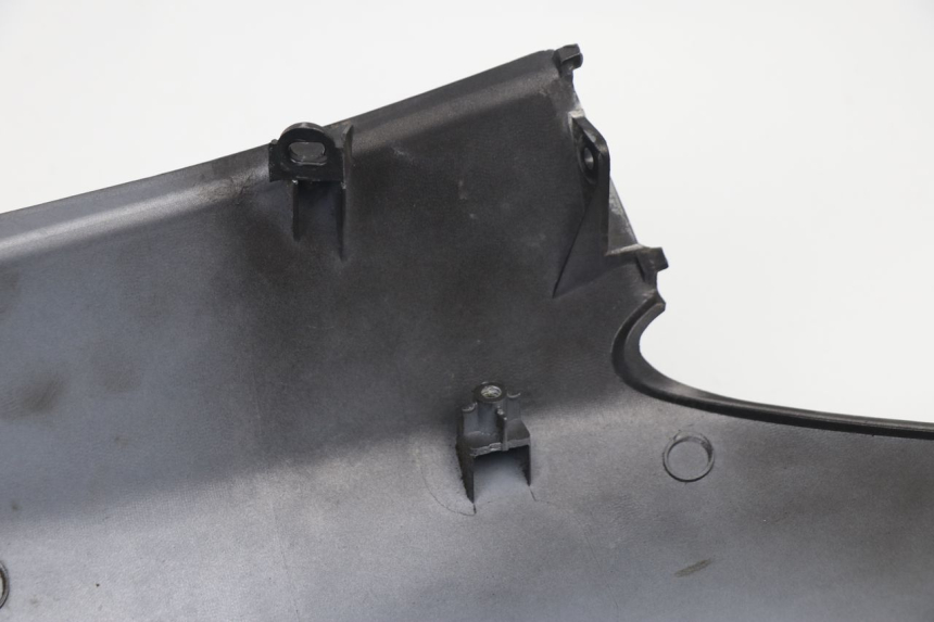 photo de CARENA POSTERIORE SINISTRA SYM MAXSYM I 400 (2011 - 2016) - Primo piano tecnico