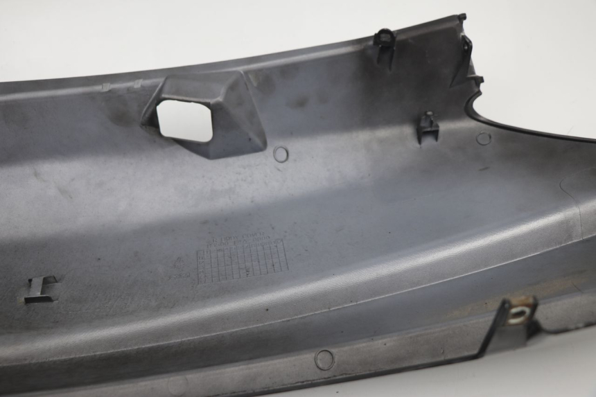 photo de CARENA POSTERIORE SINISTRA SYM MAXSYM I 400 (2011 - 2016) - Dettagli dei punti di fissaggio