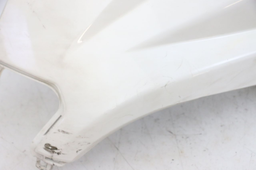 photo de CARENA POSTERIORE SINISTRA PEUGEOT TWEET PRO EFI 4T 50 (2021 - 2022) - Zoom sullo stato d'uso