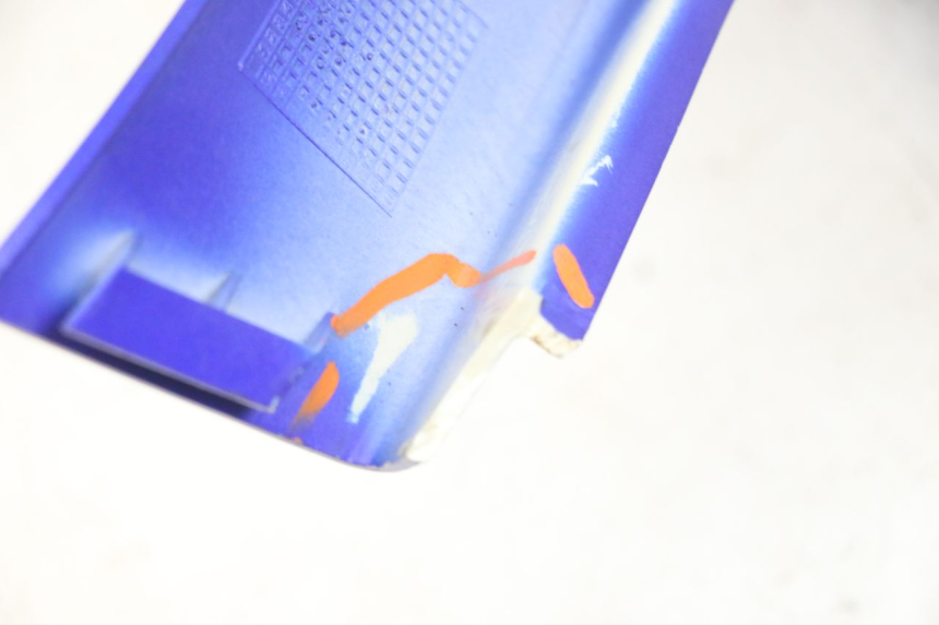 photo de CARENA POSTERIORE SINISTRA YAMAHA TZR 50 (2008 - 2016) - Primo piano tecnico