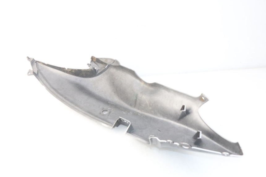 photo de PARAFANGO POSTERIORE SINISTRO SUZUKI UC EPICURO 125 (1999 - 2003) - Primo piano tecnico