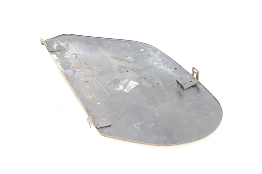 photo de CARENA POSTERIORE SINISTRA PIAGGIO VESPA PK FL 2T 50 (1990 - 1996) - Primo piano tecnico