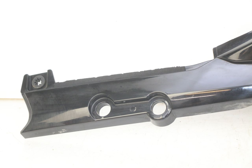 photo de FLANC POSTERIORE SINISTRO SYM WOLF SB 125 (2011 - 2018) - Dettagli dei punti di fissaggio