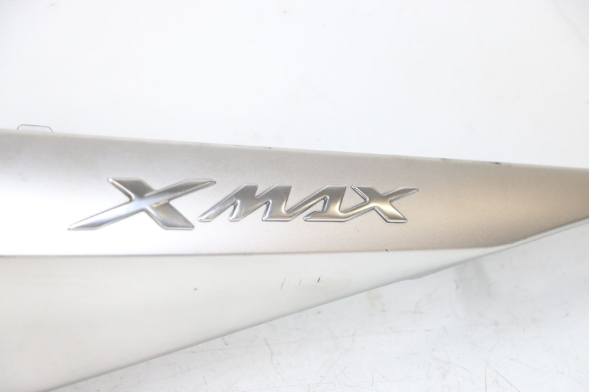 photo de FLANC POSTERIORE SINISTRO YAMAHA XMAX X-MAX ABS 125 (2017 - 2020) - Caratteristiche distintive