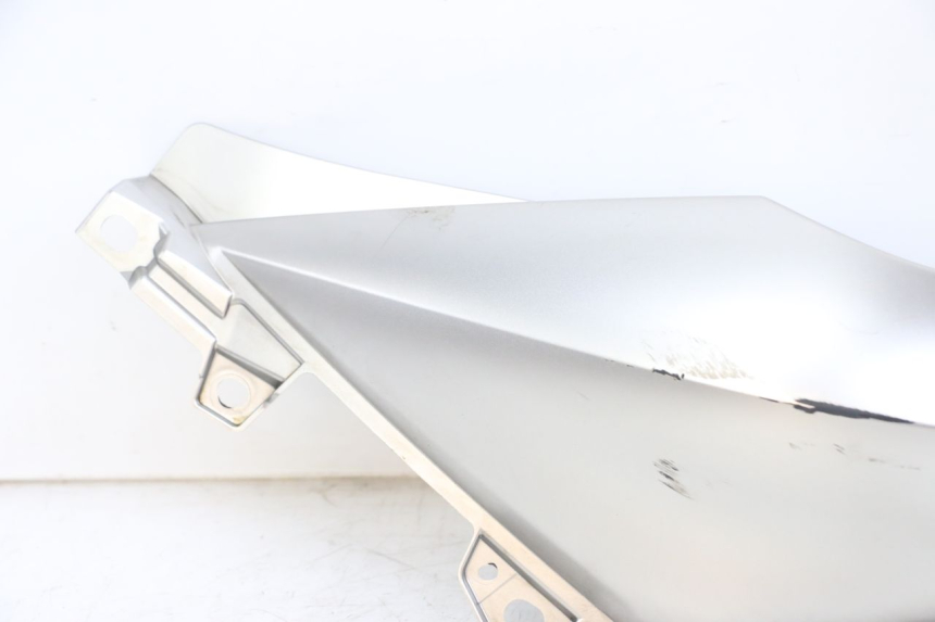 photo de FLANC POSTERIORE SINISTRO YAMAHA XMAX X-MAX ABS 125 (2017 - 2020) - Primo piano ad alta risoluzione