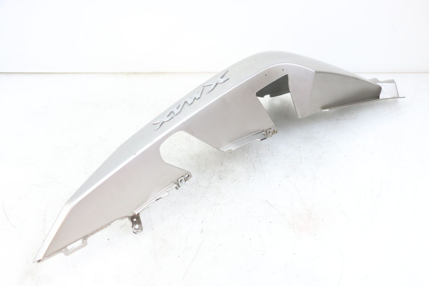 photo de FLANC POSTERIORE SINISTRO YAMAHA XMAX X-MAX ABS 125 (2017 - 2020) - Stato della superficie e materiale