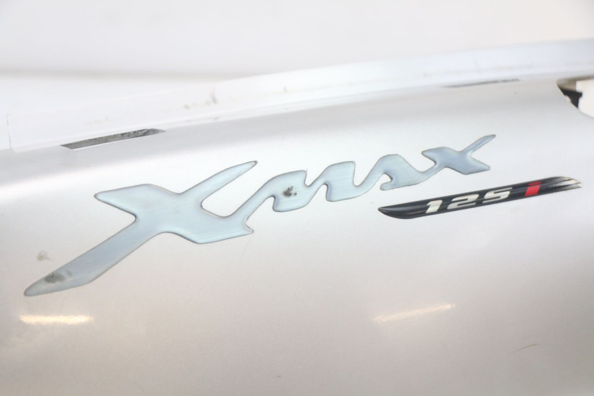 photo de FLANC POSTERIORE SINISTRO YAMAHA XMAX X-MAX 125 (2006 - 2009) - Primo piano tecnico