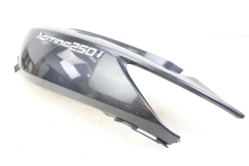 photo de PARAFANGO POSTERIORE SINISTRO KYMCO XCITING 250 (2006 - 2009) - Dettagli dei punti di fissaggio