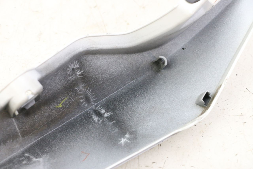 photo de CARENA POSTERIORE SINISTRA YAMAHA XJ6 ABS 600 (2008 - 2016) - Zoom sullo stato d'uso