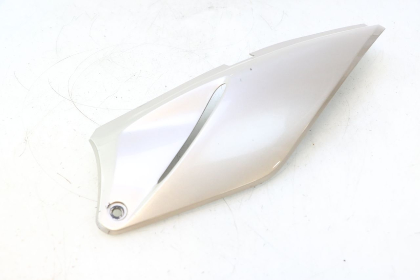 photo de CARENA POSTERIORE SINISTRA HONDA XLV VARADERO 125 (2007 - 2012) - Dettagli dei punti di fissaggio