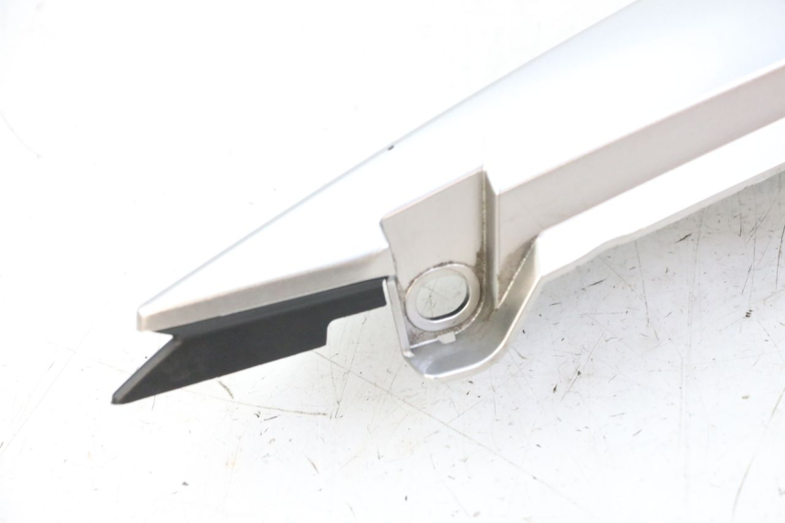 photo de CARENA POSTERIORE SINISTRA YAMAHA XJ6 600 (2008 - 2016) - Marcature e riferimenti originali