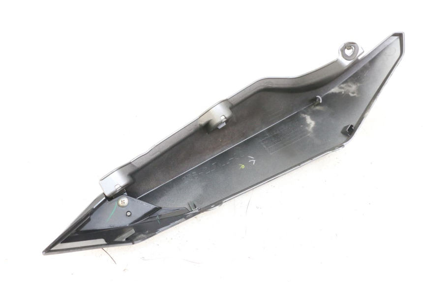 photo de CARENA POSTERIORE SINISTRA YAMAHA XJ6 ABS 600 (2008 - 2016) - Zoom sullo stato d'uso