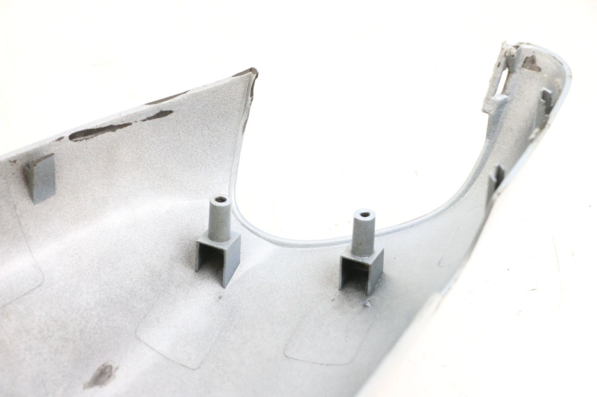 photo de CARENA POSTERIORE SINISTRA YAMAHA YN NEO'S 50 (1997 - 2004) - Primo piano tecnico