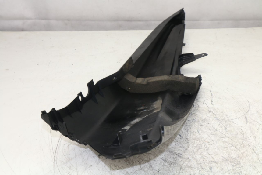 photo de FLANC POSTERIORE SINISTRO YAMAHA YP MAJESTY ABS 400 (2007 - 2009) - Primo piano tecnico