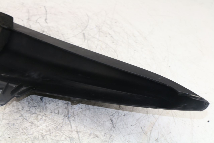 photo de FLANC POSTERIORE SINISTRO YAMAHA YP MAJESTY ABS 400 (2007 - 2009) - Stato della superficie e materiale