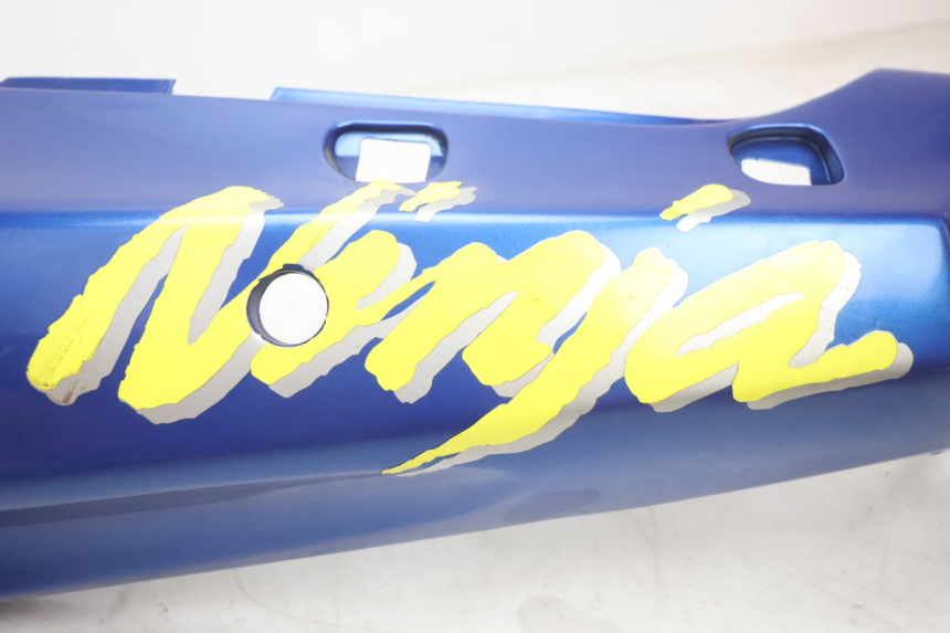 photo de CARENA POSTERIORE SINISTRA KAWASAKI ZX-6R ZX6R 600 (1995 - 1997) - Primo piano tecnico