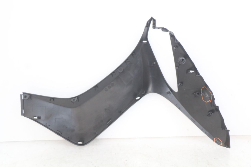 photo de PARAFANGO LATERALE ANTERIORE DESTRO KYMCO AGILITY 16+ 4T 50 (2018 - 2023) - Zoom sullo stato d'uso