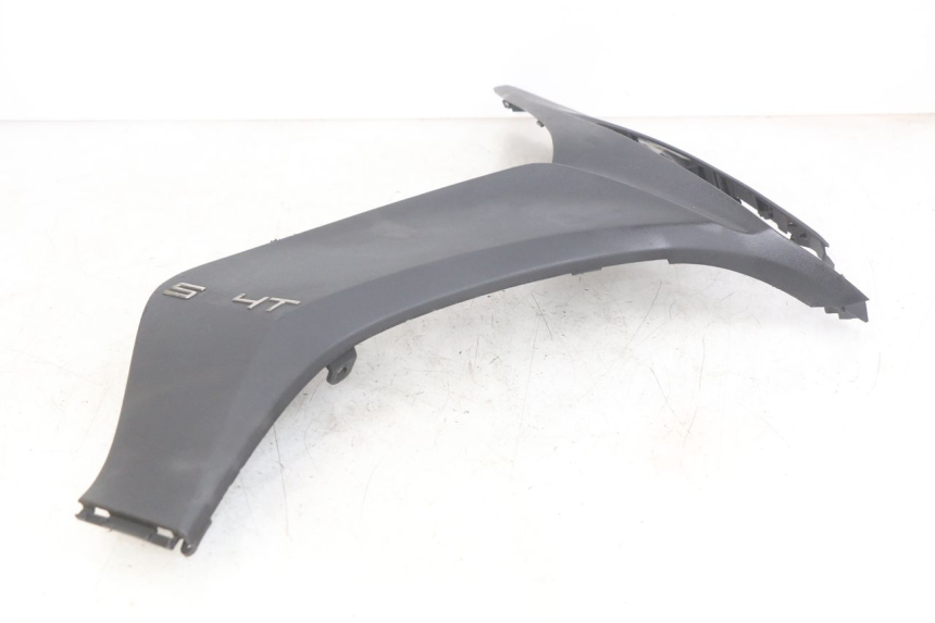 photo de PARAFANGO LATERALE ANTERIORE DESTRO KYMCO AGILITY 16+ 4T 50 (2018 - 2023) - Stato della superficie e materiale