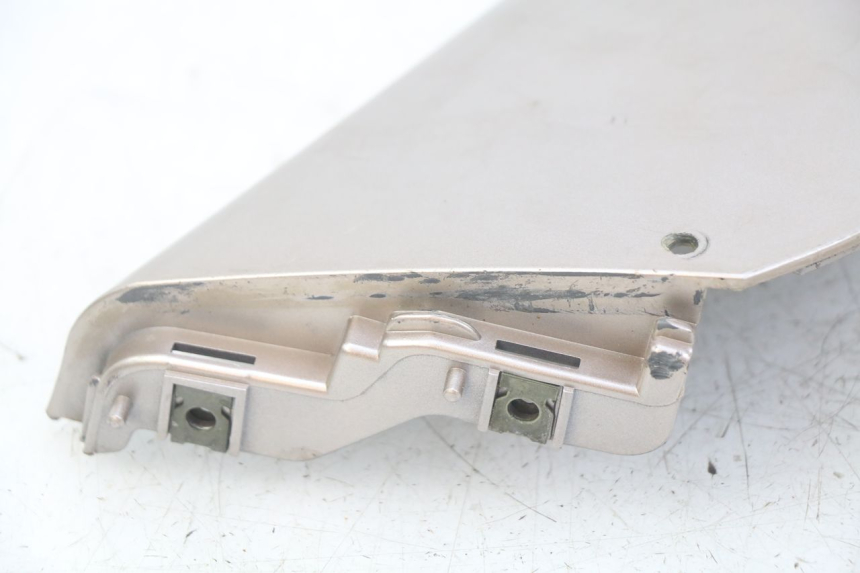 photo de PARAFANGO LATERALE ANTERIORE DESTRO ECCITY ARTELEC 670 1 (2013 - 2017) - Altra vista dell'articolo