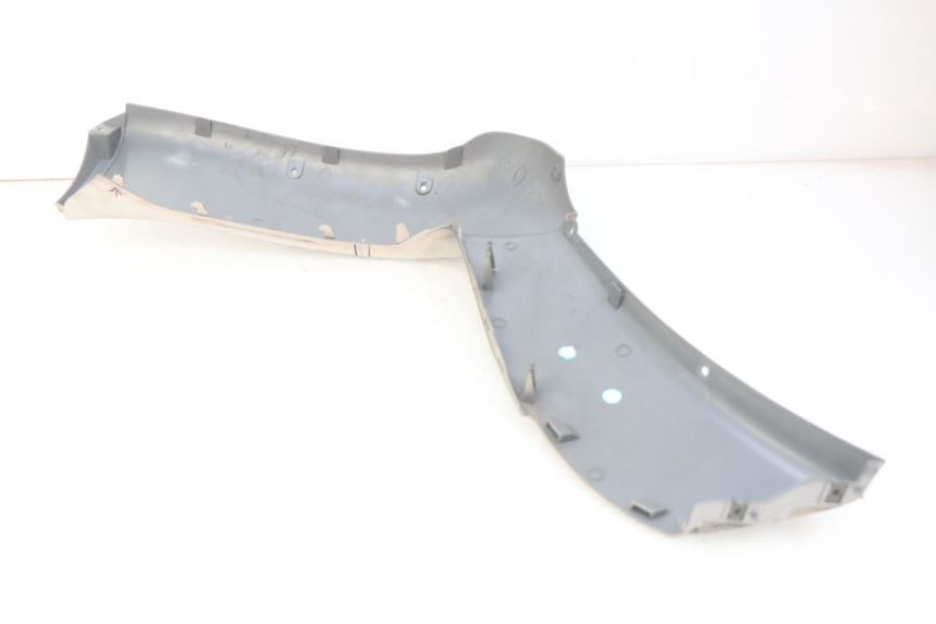 photo de PARAFANGO LATERALE ANTERIORE DESTRO ECCITY ARTELEC 670 1 (2013 - 2017) - Zoom sullo stato d'uso