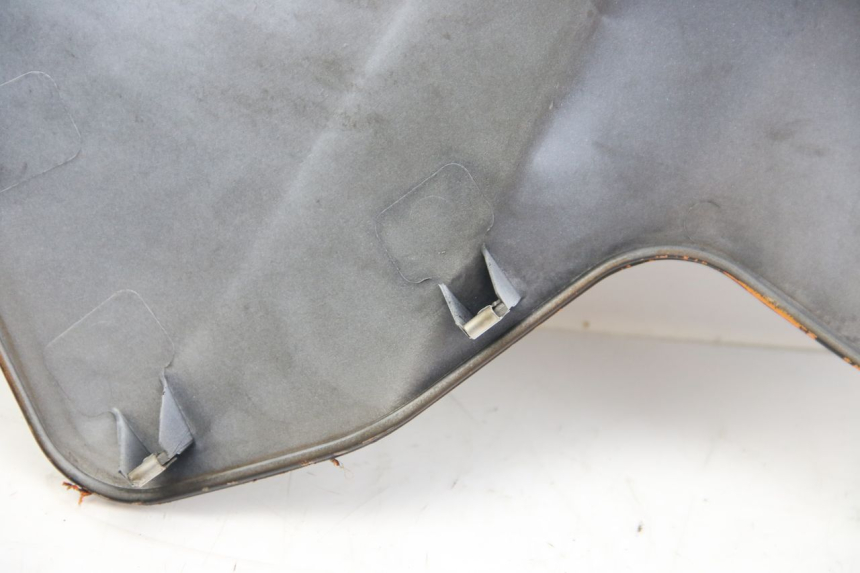 photo de PARAFANGO LATERALE ANTERIORE DESTRO APRILIA ATLANTIC 500 (2002 - 2003) - Primo piano ad alta risoluzione