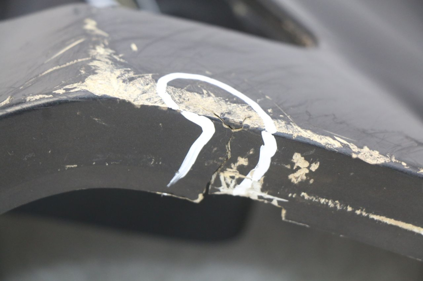 photo de PARAFANGO LATERALE ANTERIORE DESTRO BMW C1 125 (2000 - 2003) - Primo piano ad alta risoluzione