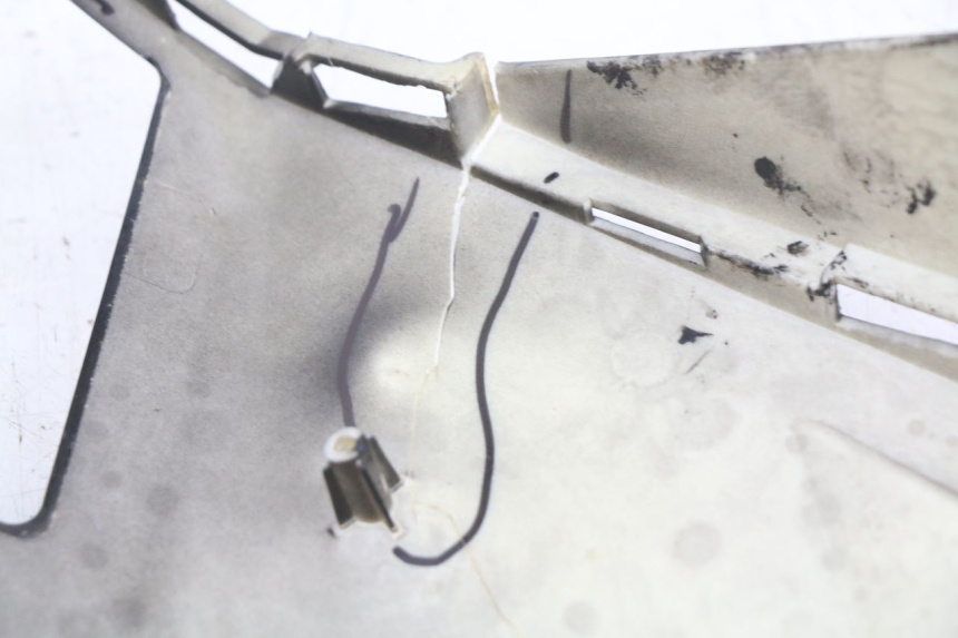 photo de PARAFANGO LATERALE ANTERIORE DESTRO ORCAL CAVARO 4T 50 (2019 - 2023) - Primo piano ad alta risoluzione