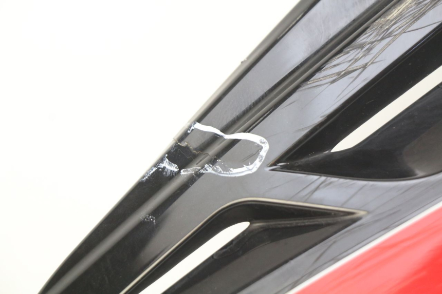 photo de PARAFANGO LATERALE ANTERIORE DESTRO ORCAL CAVARO 4T 50 (2019 - 2023) - Stato della superficie e materiale