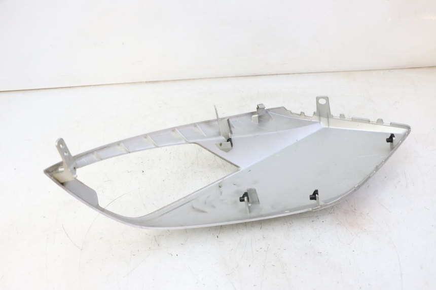 photo de PARAFANGO LATERALE ANTERIORE DESTRO PEUGEOT CITYSTAR 50 (2013 - 2017) - Zoom sullo stato d'uso