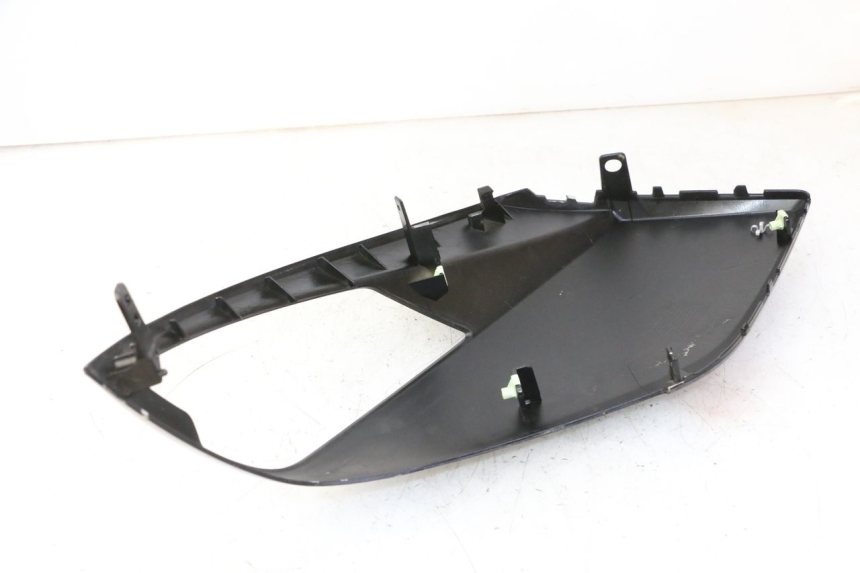 photo de PARAFANGO LATERALE ANTERIORE DESTRO PEUGEOT CITYSTAR 50 (2013 - 2017) - Zoom sullo stato d'uso