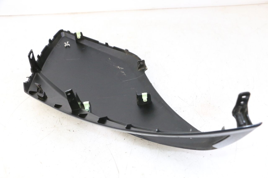 photo de PARAFANGO LATERALE ANTERIORE DESTRO PEUGEOT CITYSTAR 50 (2013 - 2017) - Primo piano tecnico