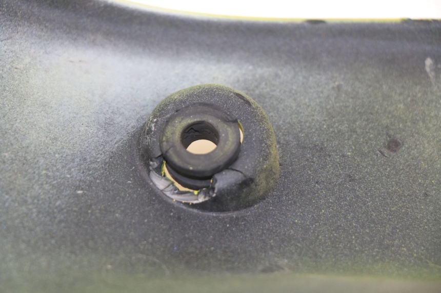 photo de Fiancata laterale anteriore destra SUZUKI GSXF GSX F 600 (1988 - 1997) - Primo piano tecnico