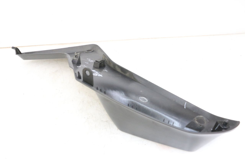 photo de CARENA HUSQVARNA SVARTPILEN 401 (2018 - 2023) - Zoom sullo stato d'uso