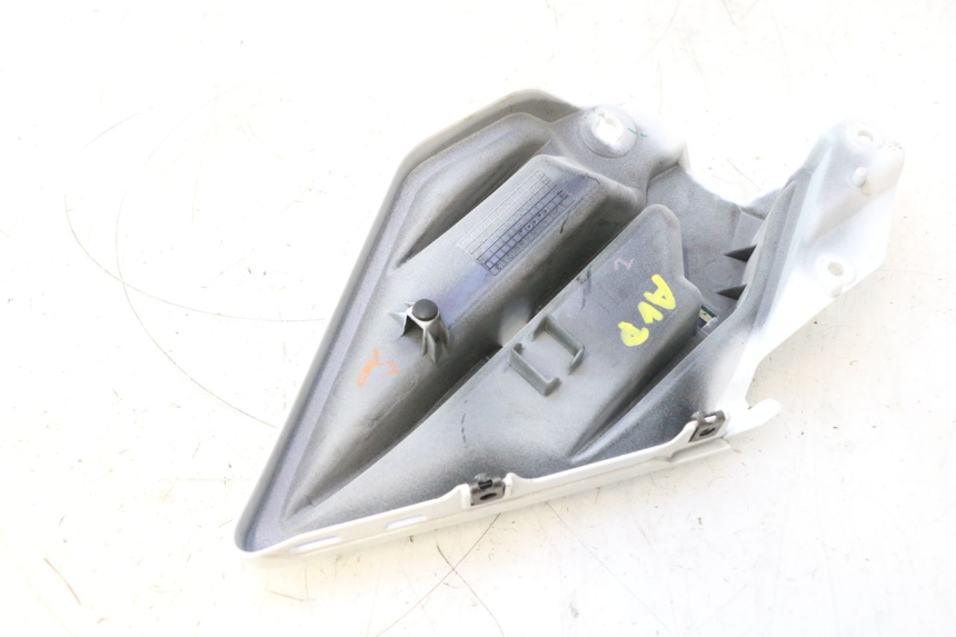 photo de FIANCATA ANTERIORE DESTRA INFERIORE YAMAHA FZ8 800 (2010 - 2016) - Altra angolazione