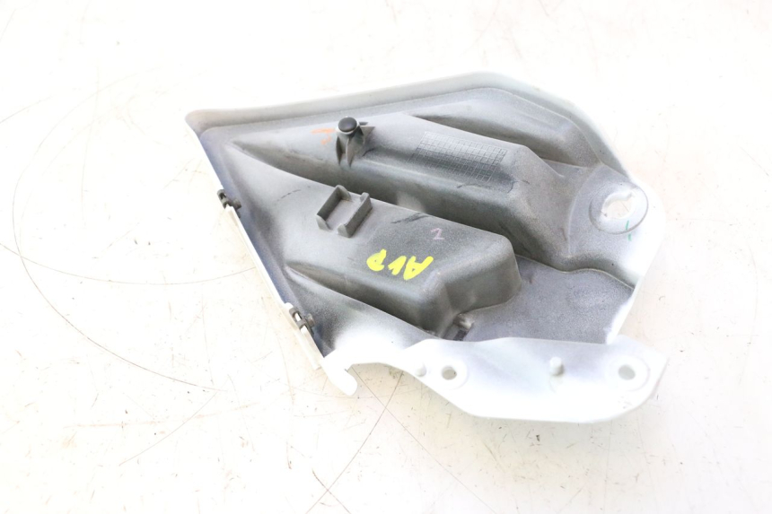 photo de FIANCATA ANTERIORE DESTRA INFERIORE YAMAHA FZ8 800 (2010 - 2016) - Primo piano tecnico