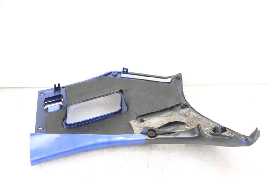 photo de Pannello laterale anteriore destro KAWASAKI GTR 1000 (1994 - 2004) - Dettagli dei punti di fissaggio