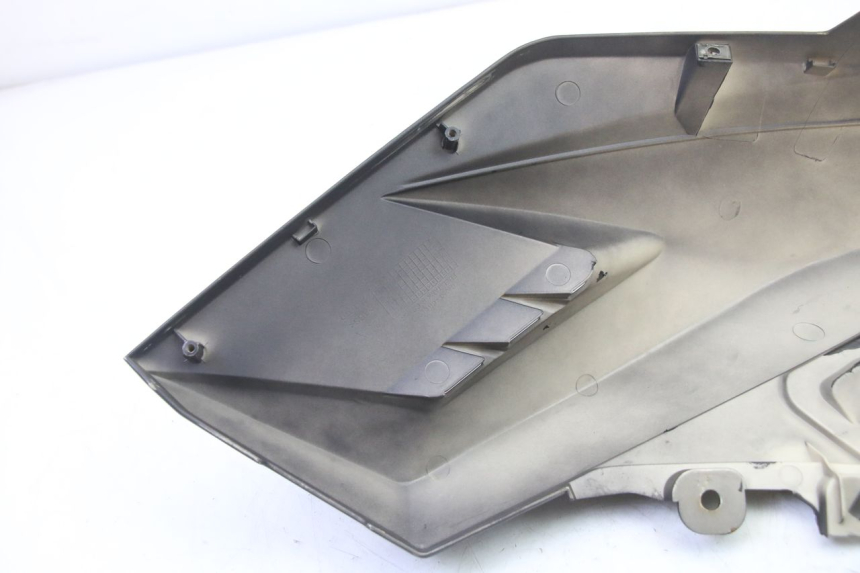 photo de FIANCO LATERALE ANTERIORE DESTRO MAG POWER R-STREET 50 (2016 - 2025) - Dettagli dei punti di fissaggio