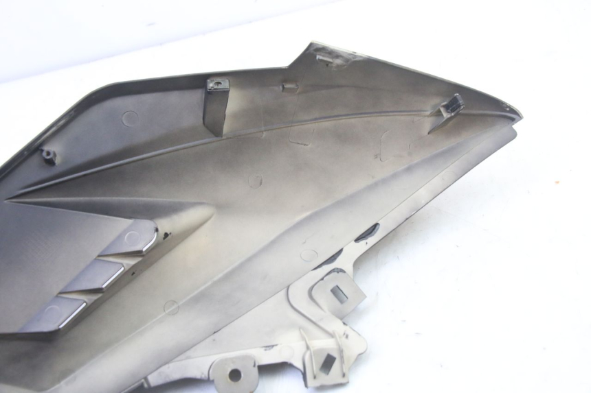 photo de FIANCO LATERALE ANTERIORE DESTRO MAG POWER R-STREET 50 (2016 - 2025) - Stato della superficie e materiale