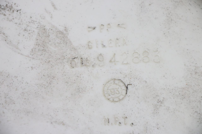 photo de PARAFANGO LATERALE ANTERIORE DESTRO GILERA RK 50 (1996 - 1999) - Altra angolazione